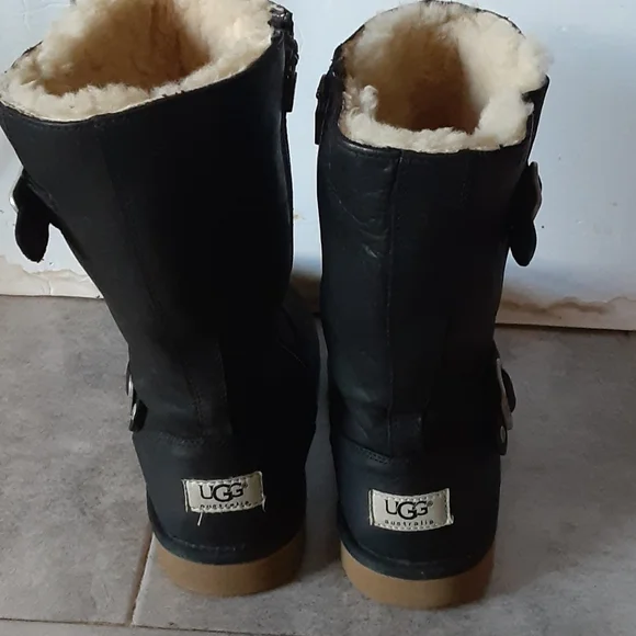 UGG boots size 5 - Picture 3 of 5